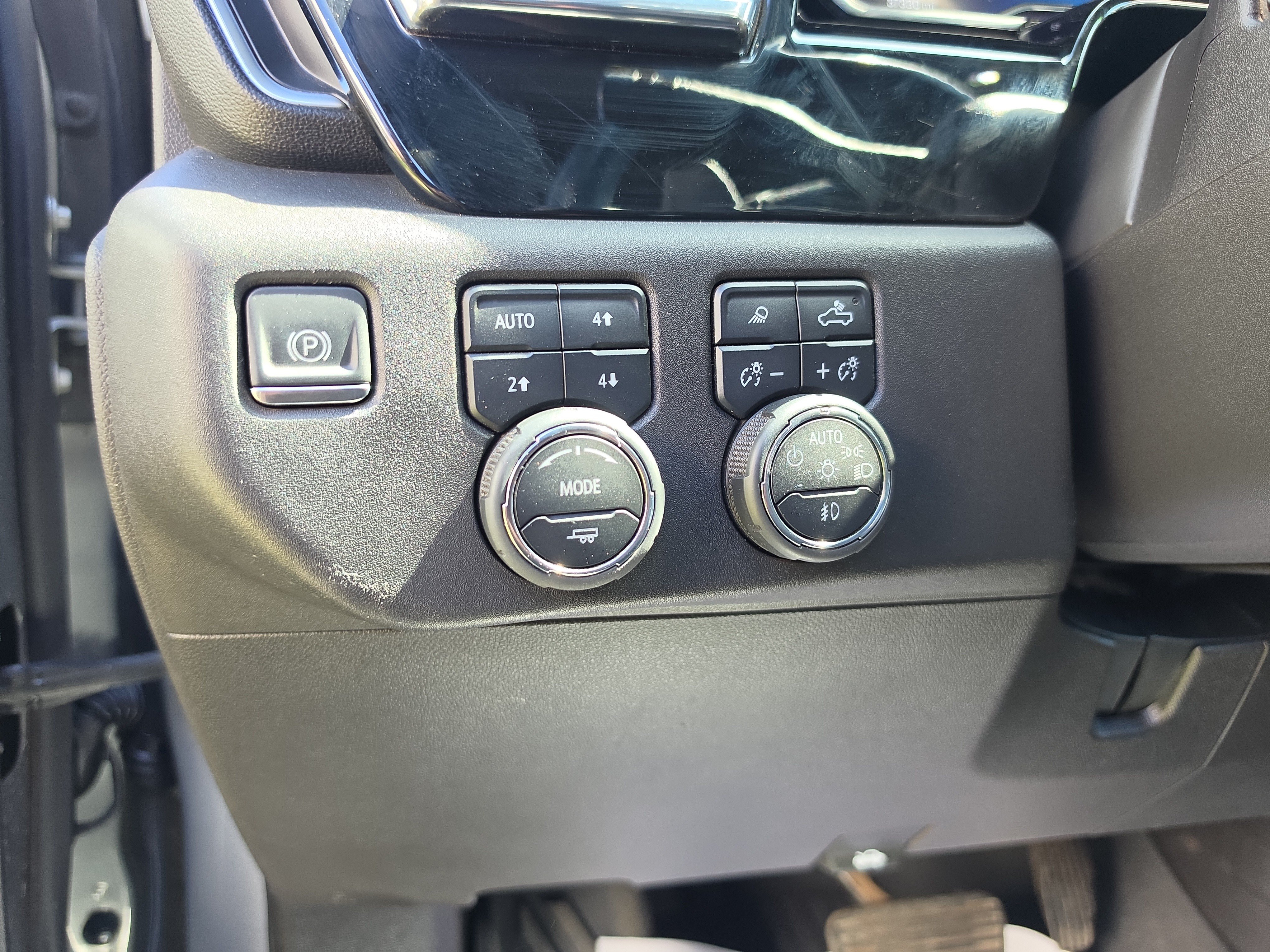 Used 2024 Chevrolet Silverado 1500 LT Trail Boss w/ Convenience Package II AWD/4WD image 20