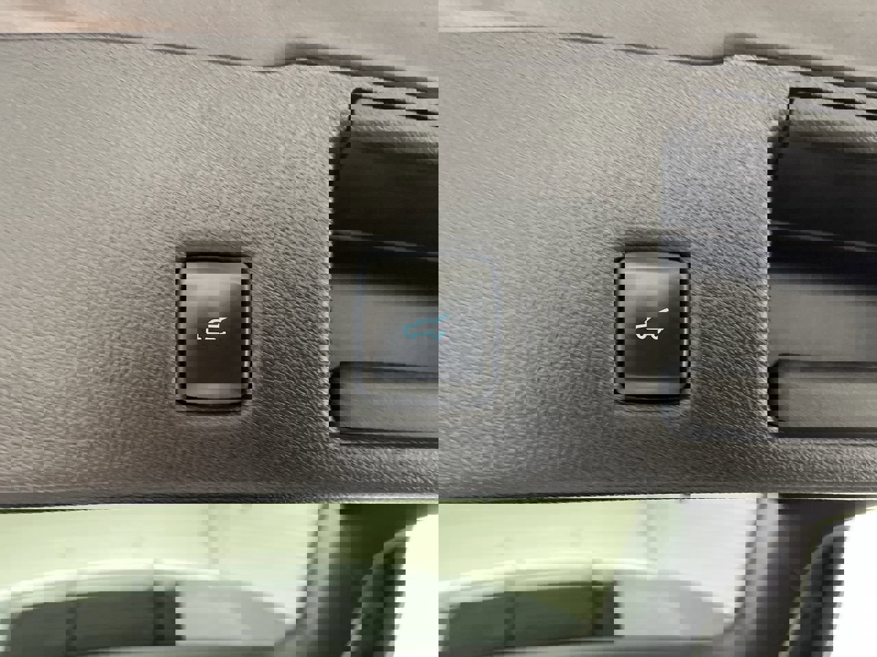 Certified 2022 Ford Escape SEL w/ SEL Stealth AWD Package image 32