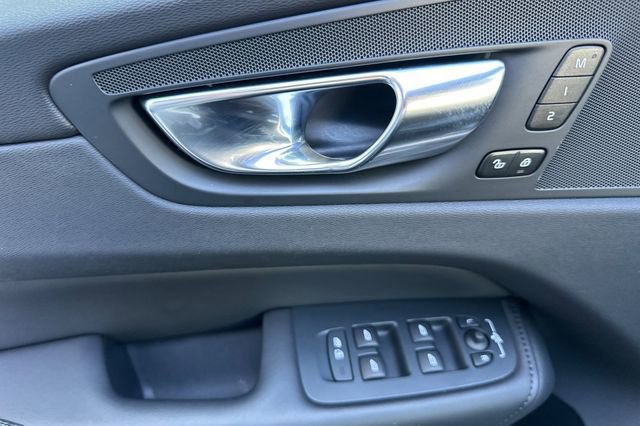 Used 2025 Volvo XC60 B5 Plus AWD/4WD image 11