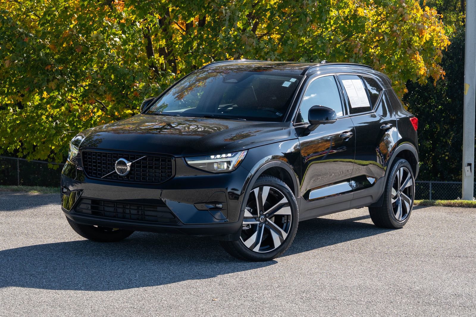 Used 2024 Volvo XC40 B5 Ultimate w/ Protection Package Premier