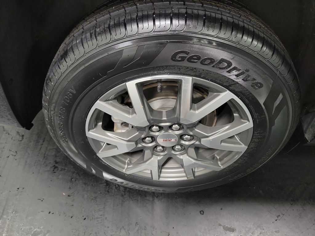 Used 2023 GMC Acadia SLE FWD image 11