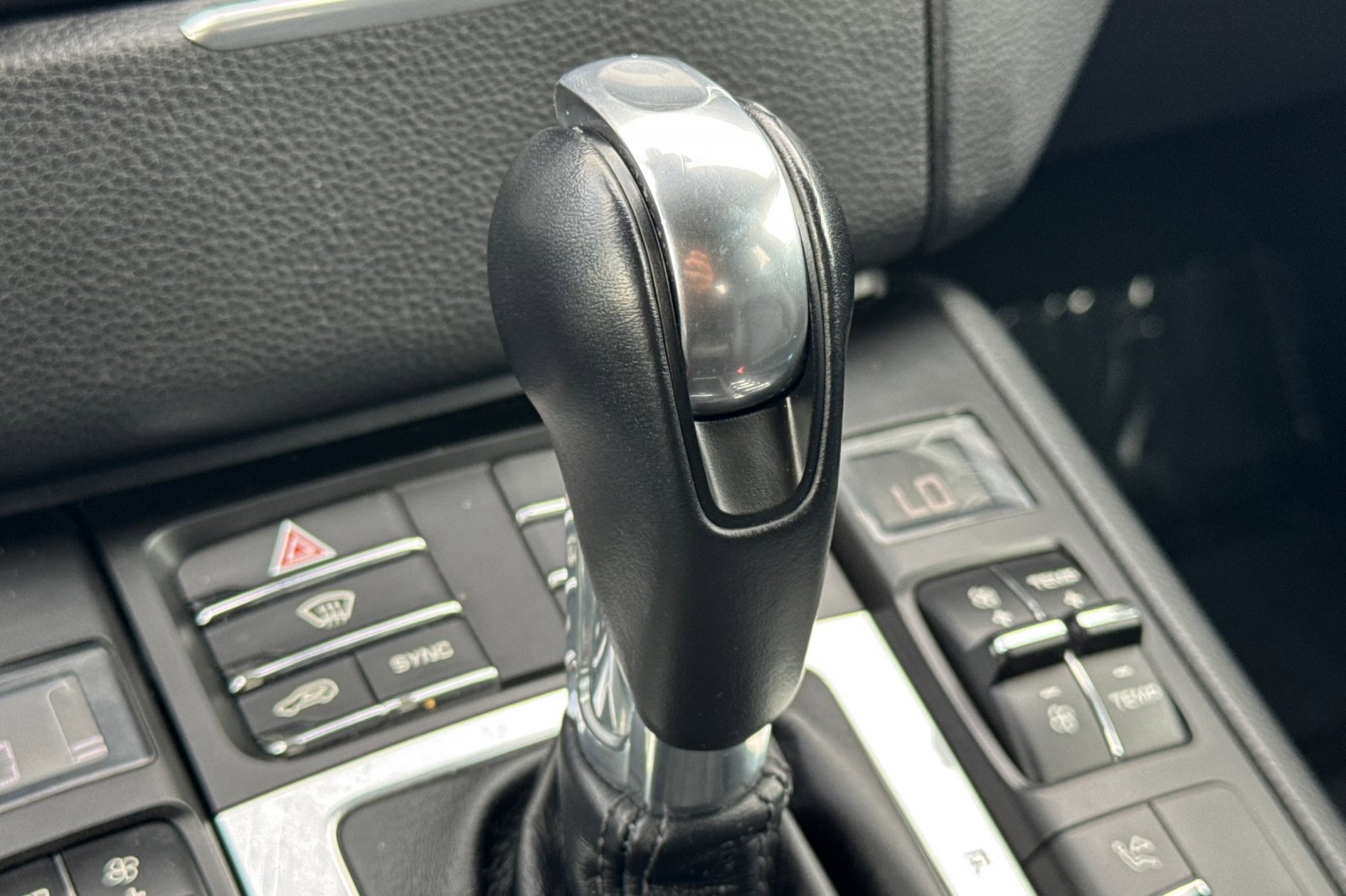 Used 2018 Porsche Macan AWD/4WD image 21