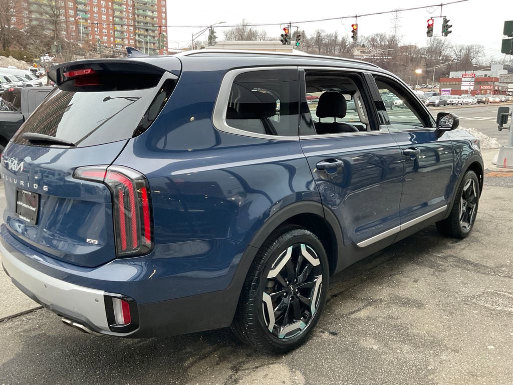 Certified 2024 Kia Telluride EX image 3
