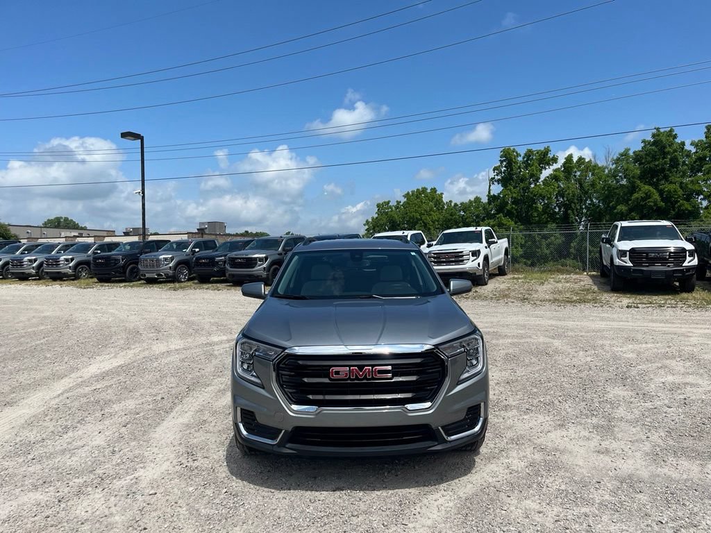 Used 2024 GMC Terrain SLE w/ Driver Convenience Package AWD/4WD image 3