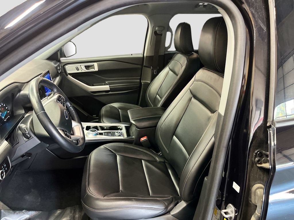 Used 2023 Ford Explorer XLT w/ Equipment Group 202A AWD/4WD image 20