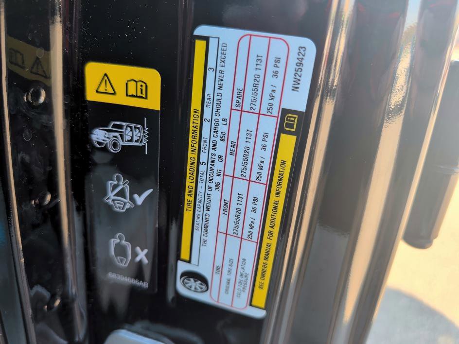 Used 2022 Jeep Wrangler Unlimited Sahara image 31