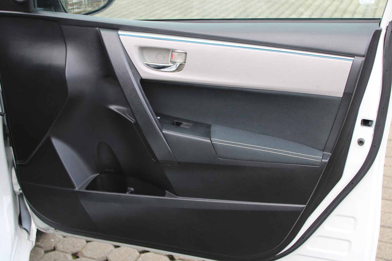 Used 2014 Toyota Corolla LE image 35