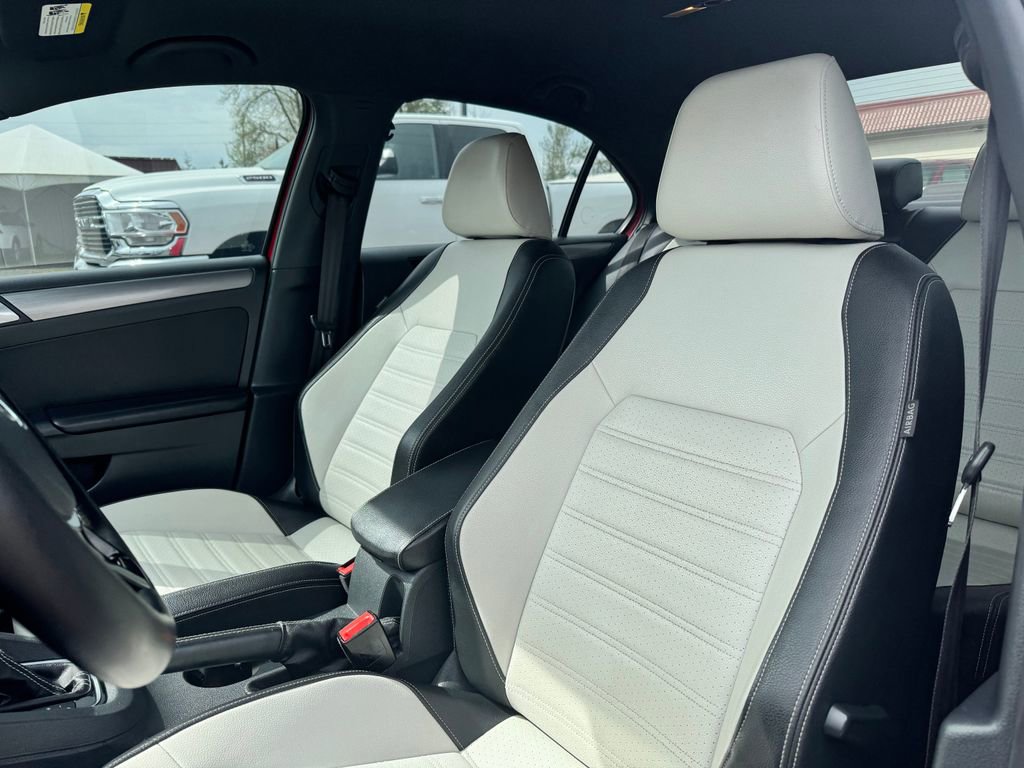 Used 2016 Volkswagen Jetta Sport FWD image 19