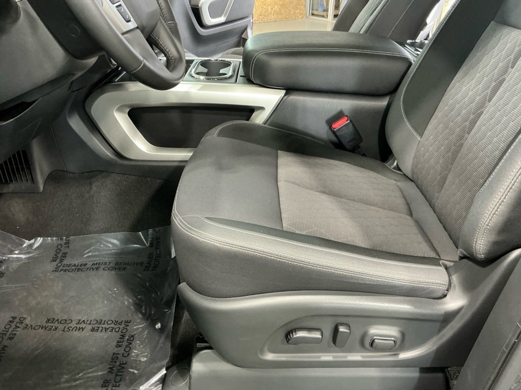 Used 2024 Nissan Titan SV w/ SV Convenience Package image 23