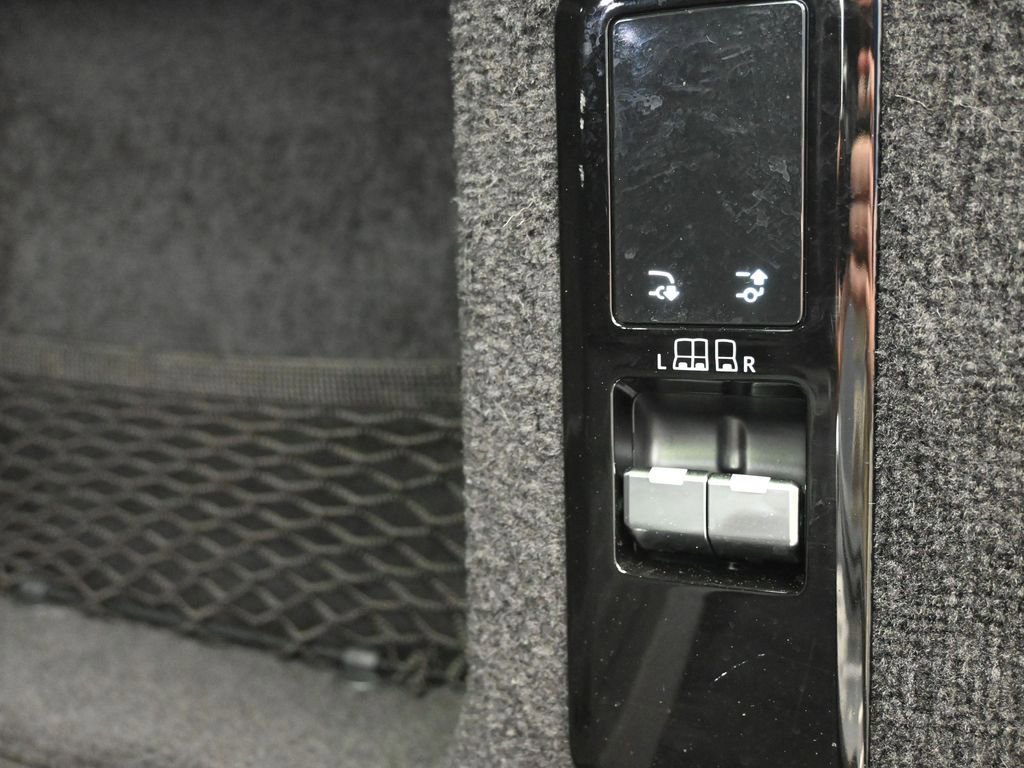 Used 2024 Land Rover Range Rover Sport Dynamic SE image 15