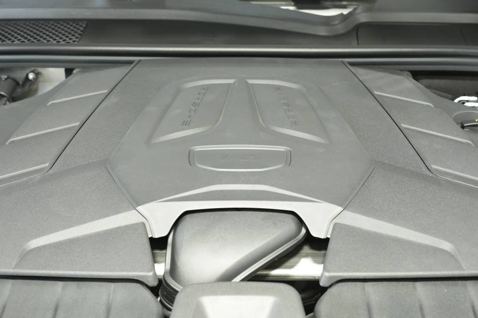 Certified 2026 Porsche Cayenne AWD/4WD image 31