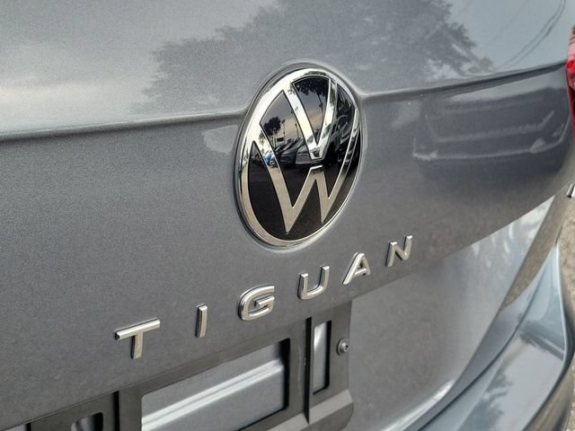 Used 2024 Volkswagen Tiguan SE R-Line AWD/4WD image 8