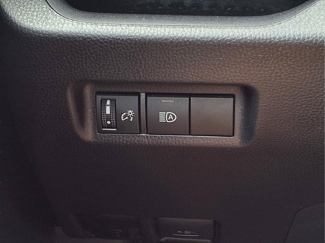 Used 2025 Toyota RAV4 XLE AWD/4WD image 24