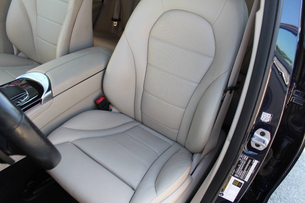 Used 2021 Mercedes-Benz GLC 300 4MATIC Coupe image 3
