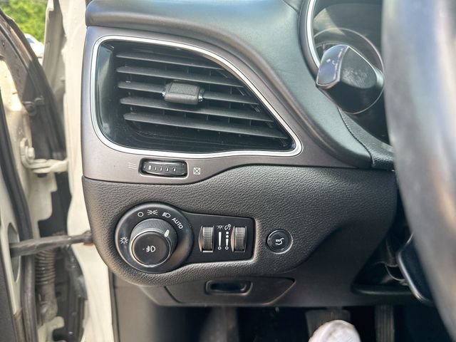 Used 2019 Jeep Cherokee Overland AWD/4WD image 20