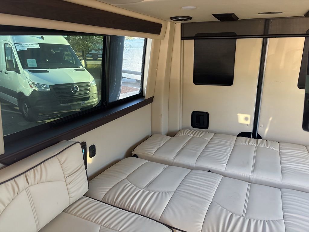 Used 2022 Mercedes-Benz Sprinter 2500 image 44