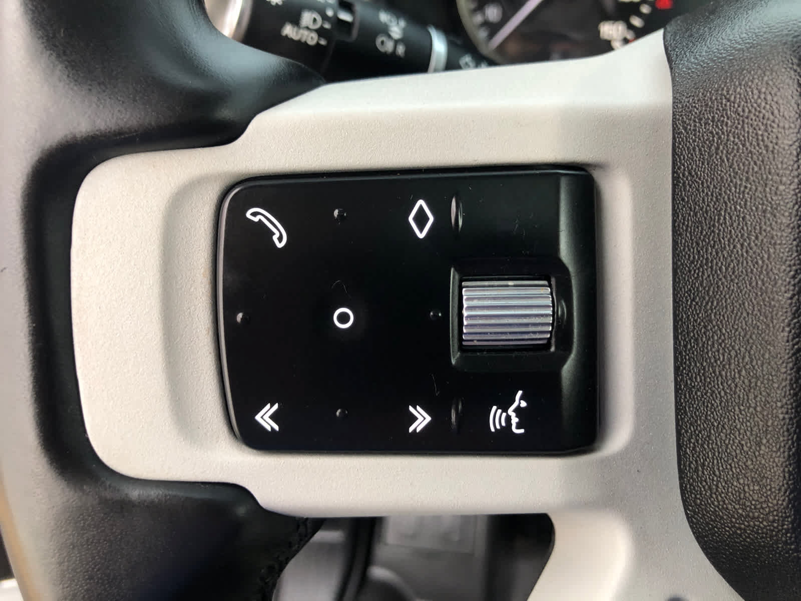 Used 2023 Land Rover Defender 110 SE AWD/4WD image 11