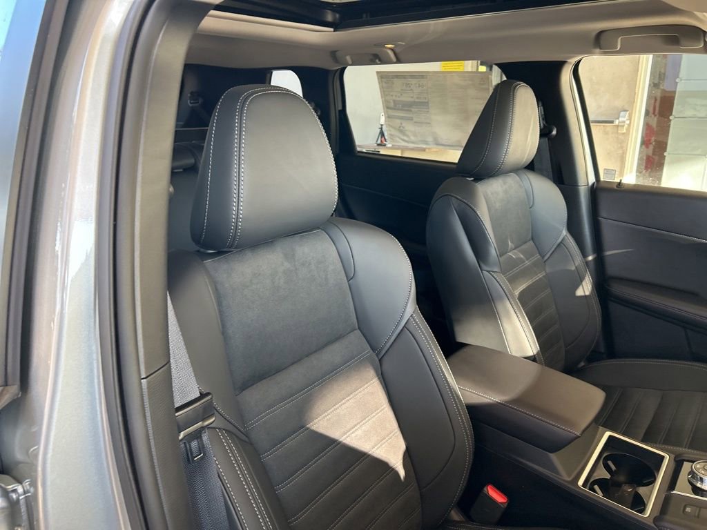 New 2025 Mitsubishi Outlander SE image 22