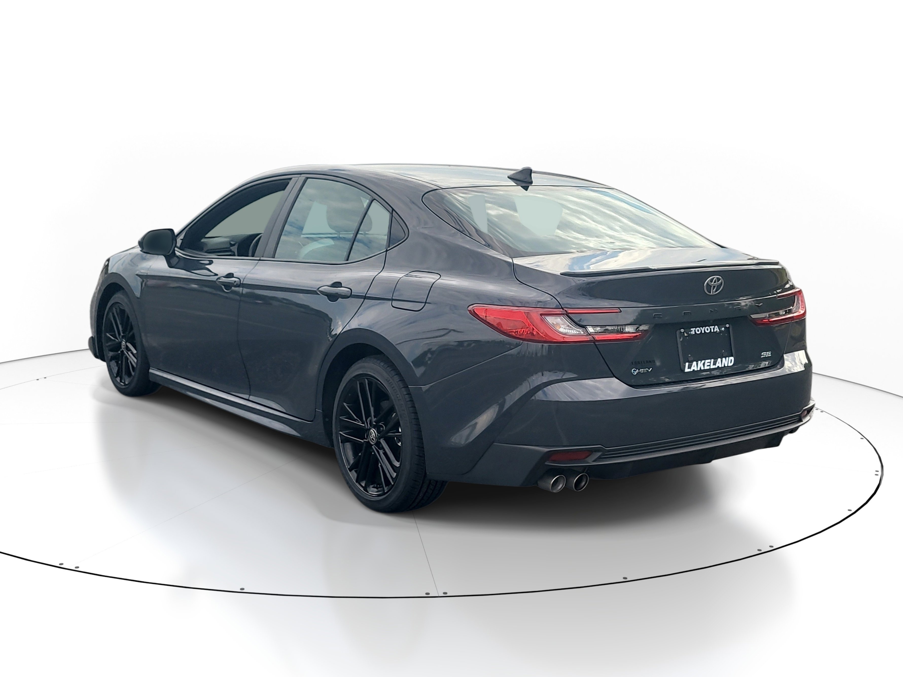 Used 2025 Toyota Camry SE image 5