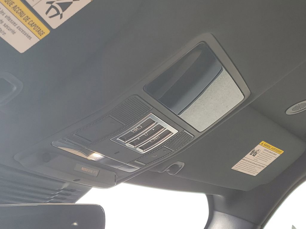 Used 2025 Land Rover Discovery Dynamic SE AWD/4WD image 28