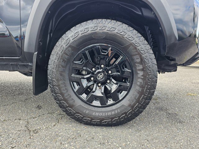 Used 2019 Toyota Tacoma TRD Off-Road AWD/4WD image 9