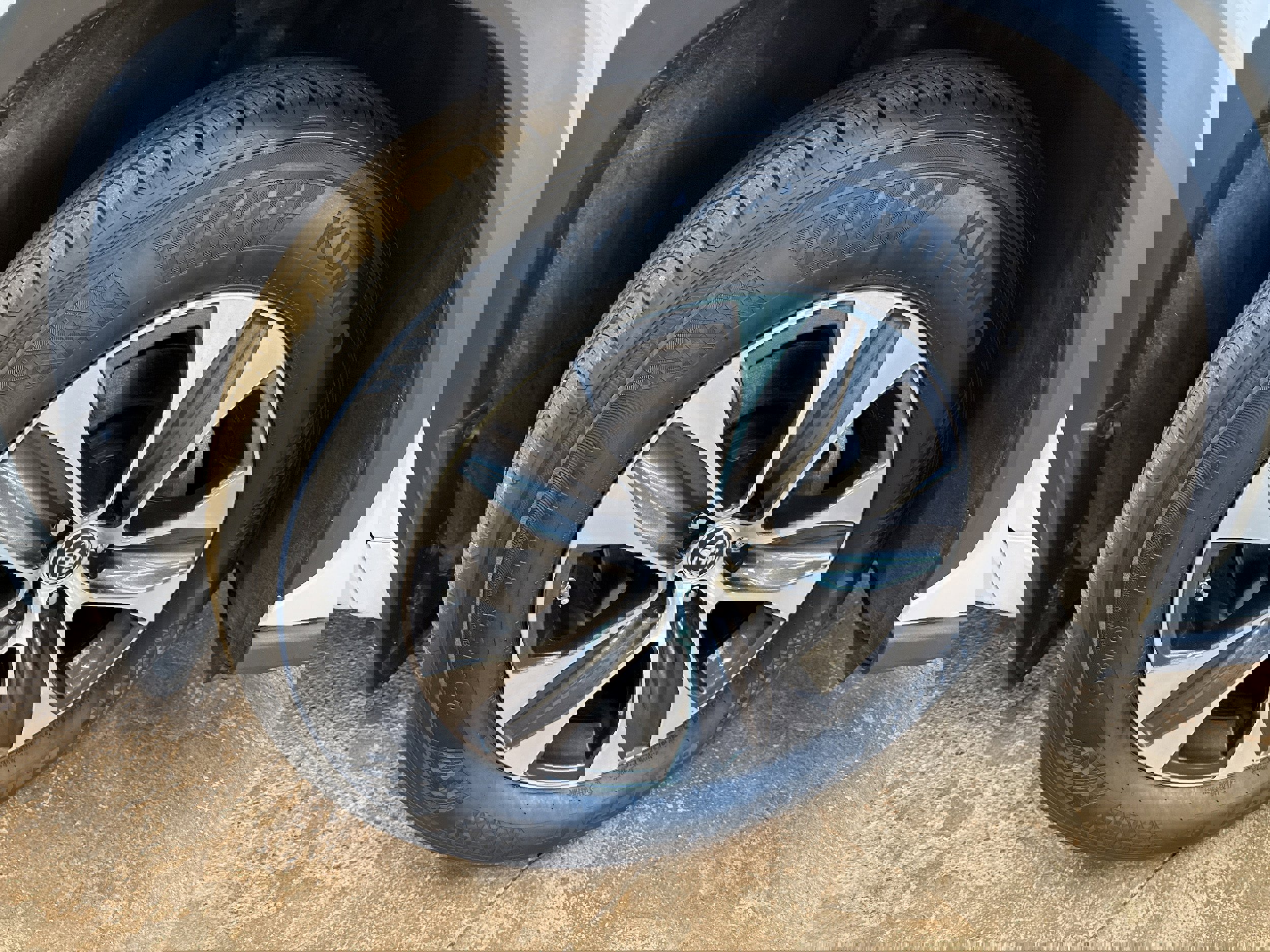 Used 2022 Toyota Highlander XLE image 12