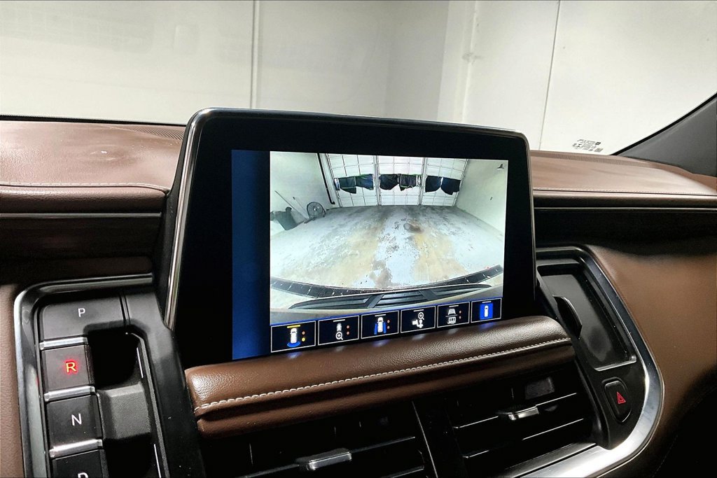 Used 2022 Chevrolet Tahoe High Country w/ Premium Package AWD/4WD image 28