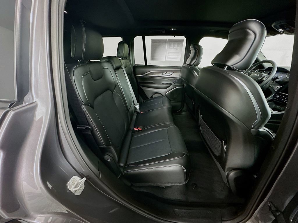 Certified 2025 Jeep Grand Cherokee Overland w/ Luxury Tech Group IV image 40