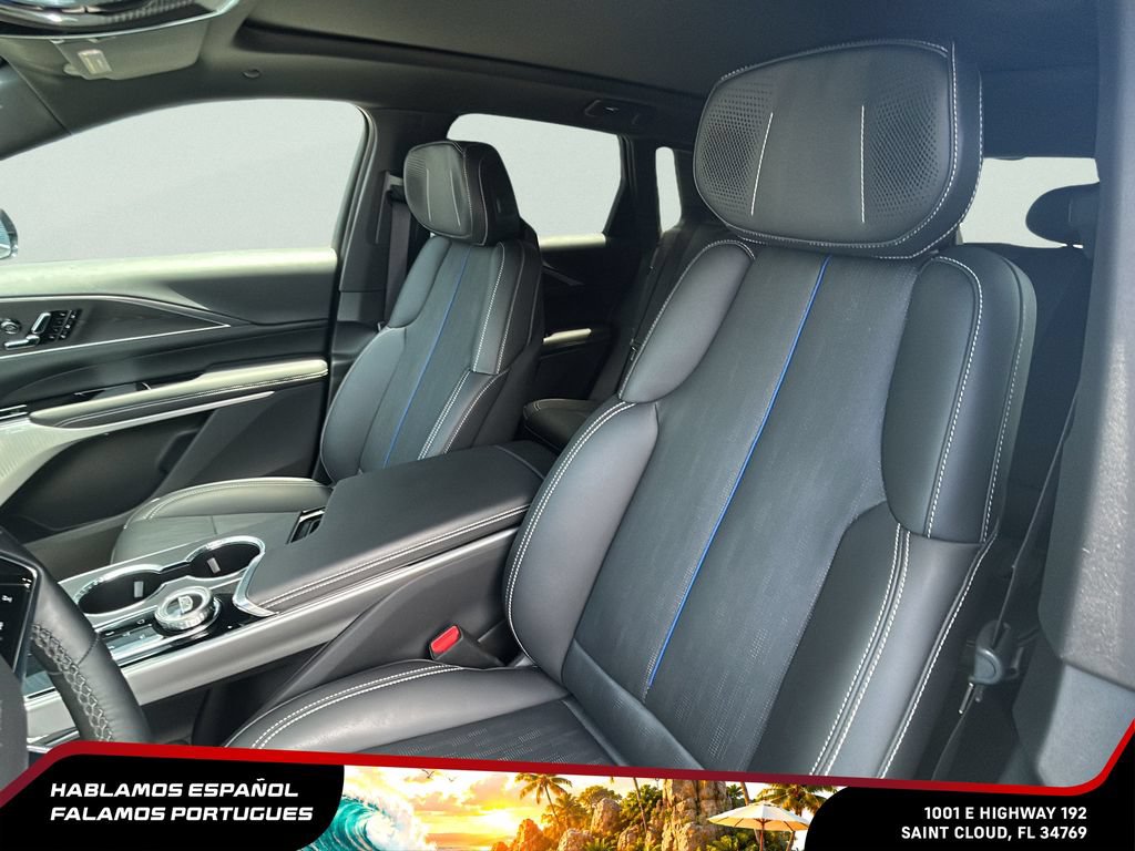 Certified 2025 Cadillac Lyriq Luxury w/ LPO, Floor Liner Package AWD/4WD image 22