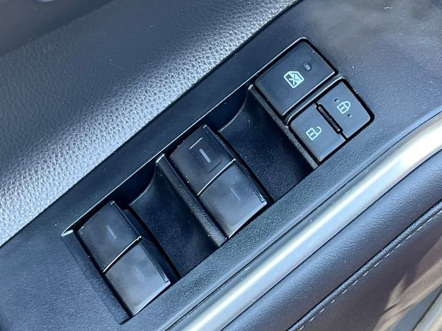 Used 2022 Toyota Highlander XLE AWD/4WD image 16