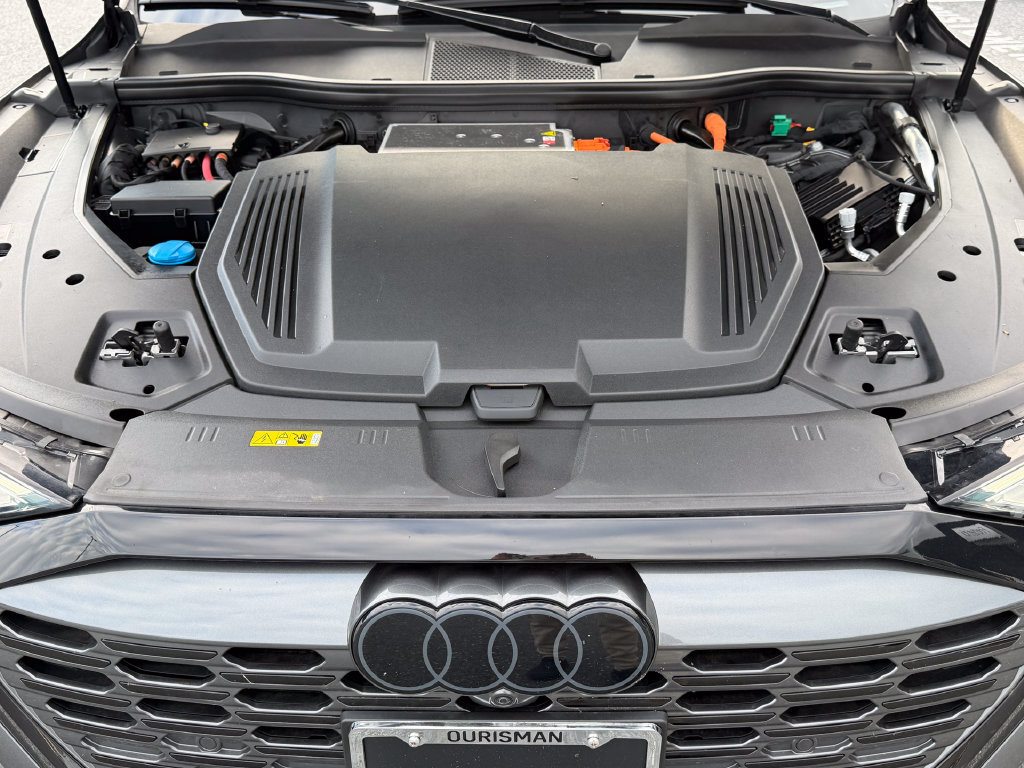 Certified 2024 Audi Q8 e-tron Prestige w/ Prestige Package AWD/4WD image 40
