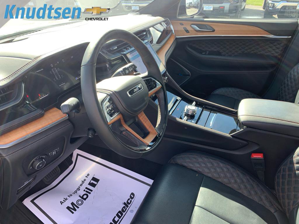 Used 2025 Jeep Grand Cherokee Summit image 19