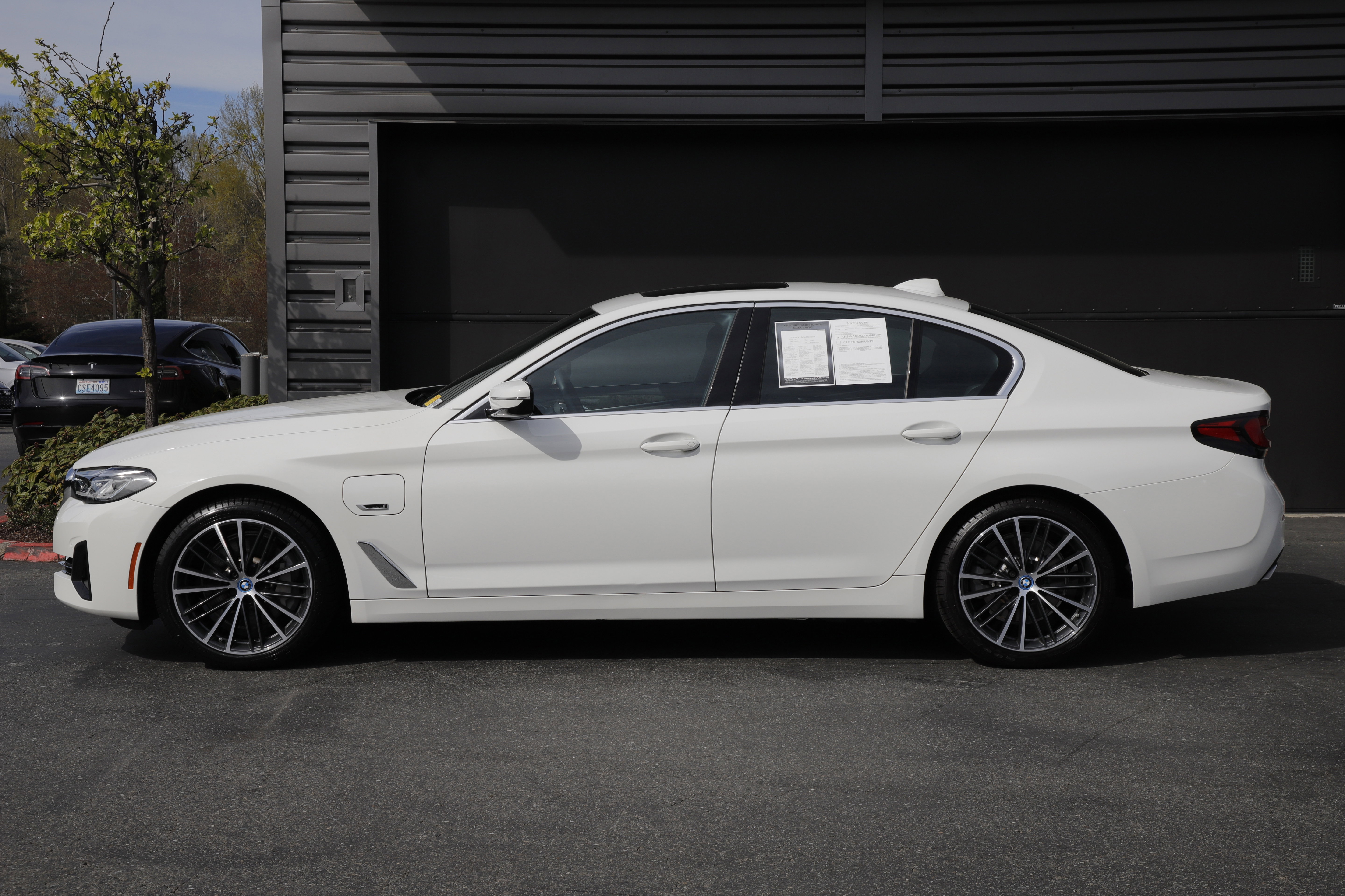 Used 2023 BMW 530e xDrive w/ Premium Package AWD/4WD image 7