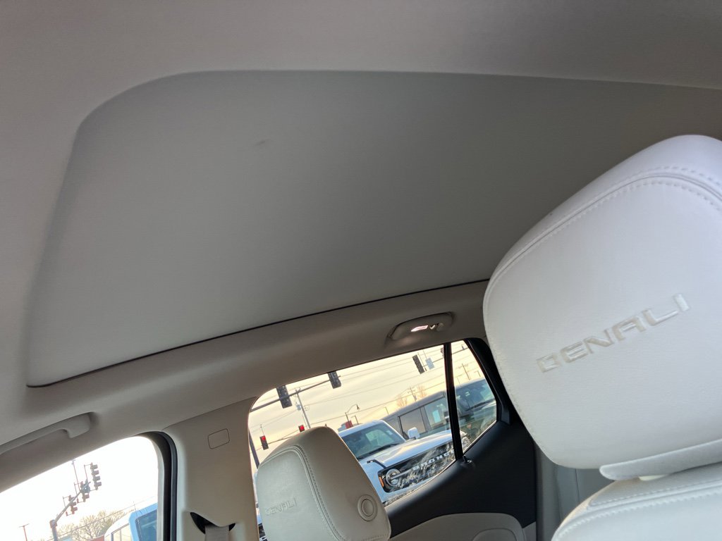 Used 2019 GMC Terrain Denali w/ Advanced Safety Package image 27