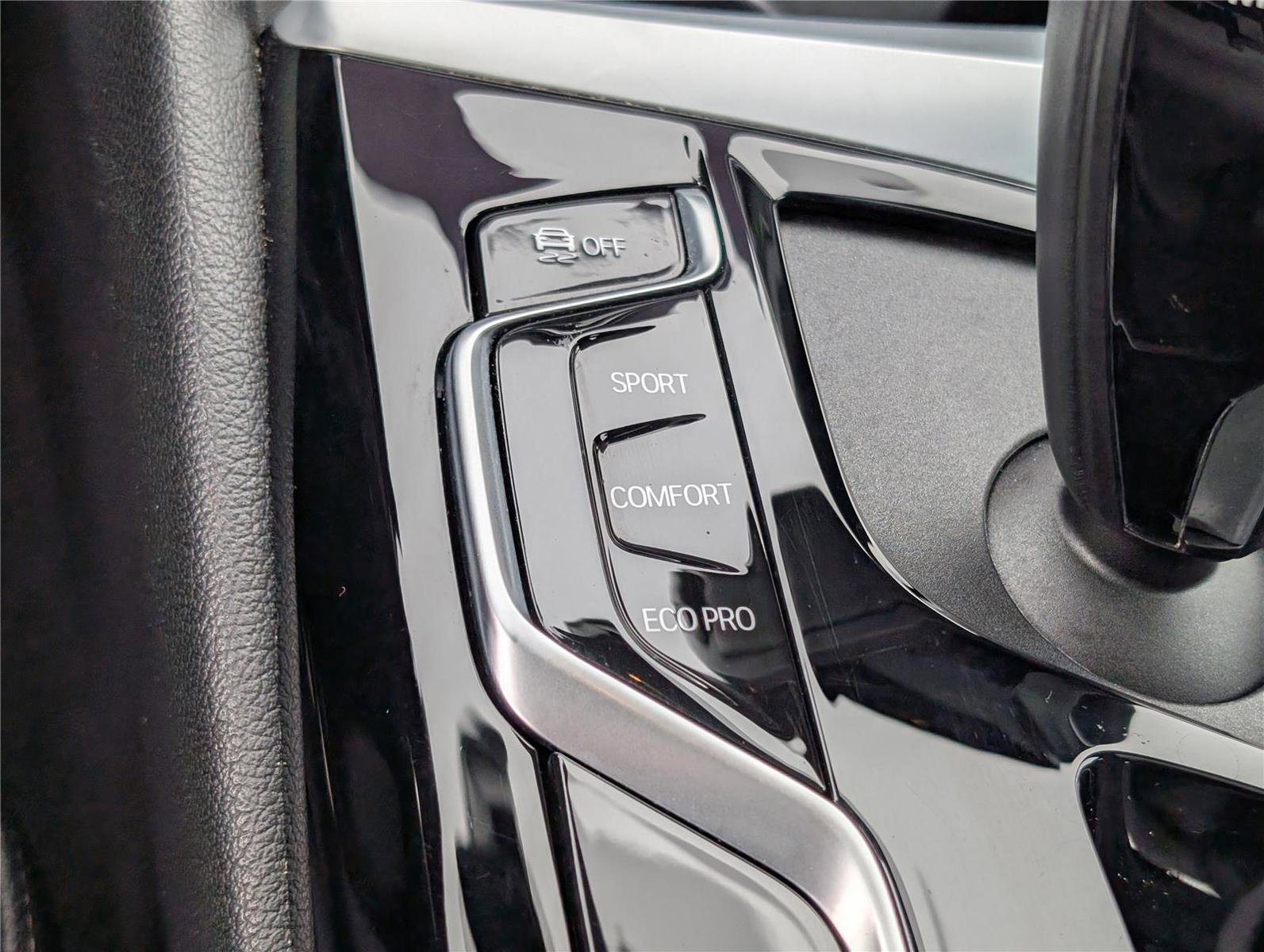 Used 2022 BMW 530i xDrive w/ Premium Package image 26