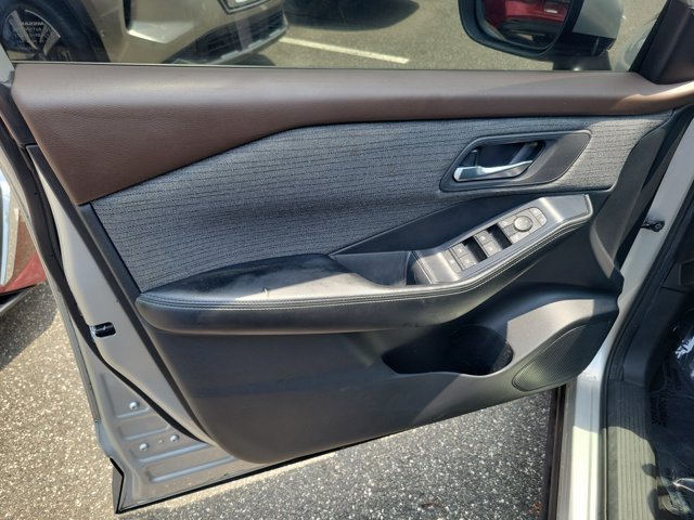 Used 2023 Nissan Rogue SV FWD image 15
