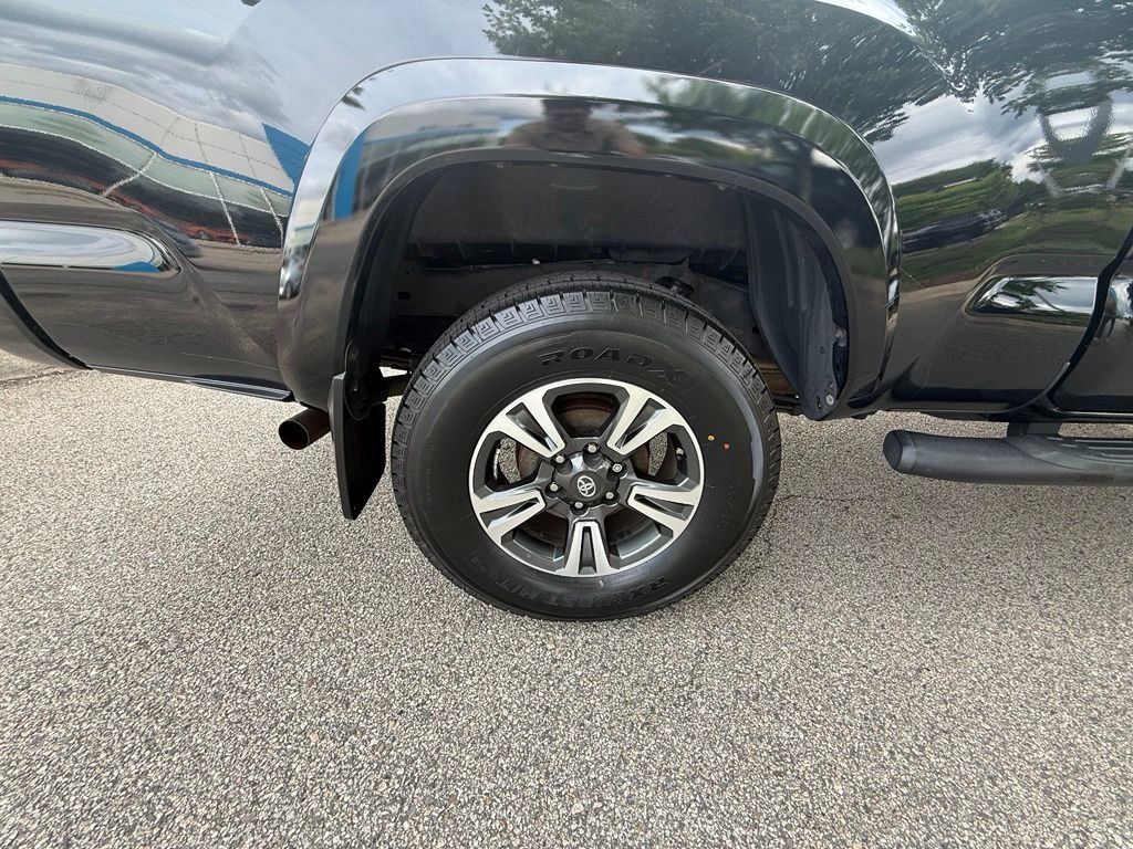 Used 2017 Toyota Tacoma TRD Sport w/ Tow Package (A/T) AWD/4WD image 27