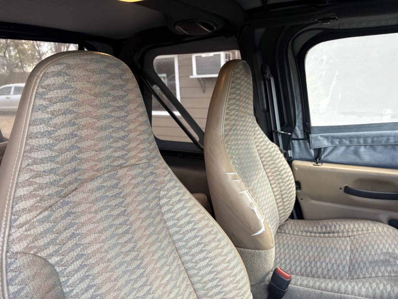 Used 2000 Jeep Wrangler SE image 25