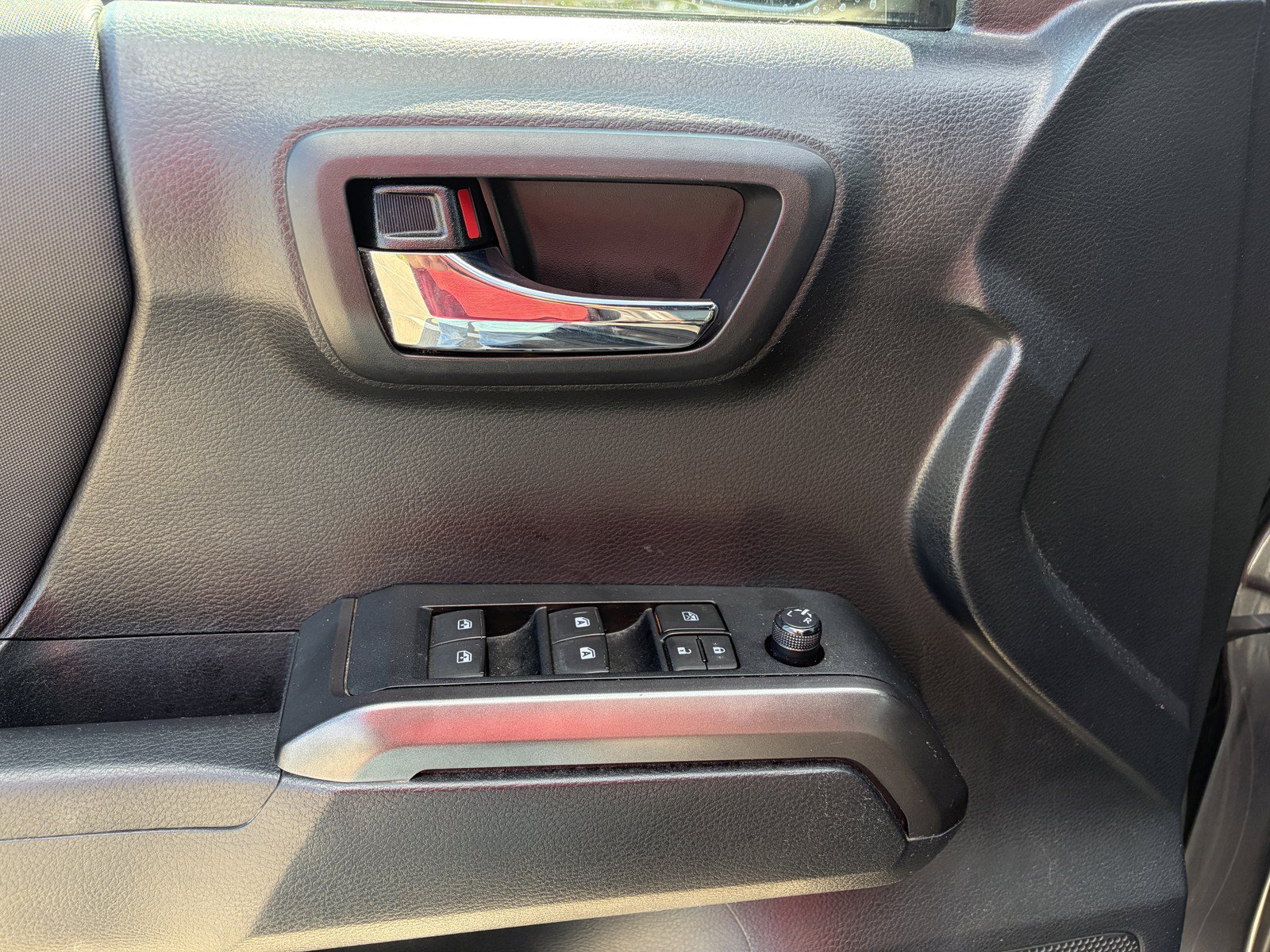 Used 2019 Toyota Tacoma TRD Sport AWD/4WD image 12