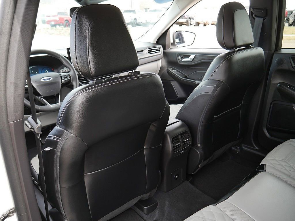 Used 2023 Ford Escape Platinum w/ Premium Technology Package AWD/4WD image 16