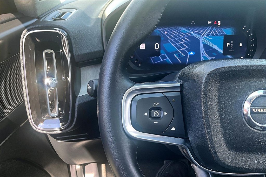 Certified 2025 Volvo XC40 B5 Core AWD/4WD image 26