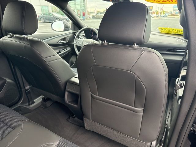 Used 2025 Buick Envista Preferred image 13