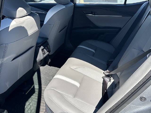 New 2026 Toyota Camry Hybrid FWD image 12