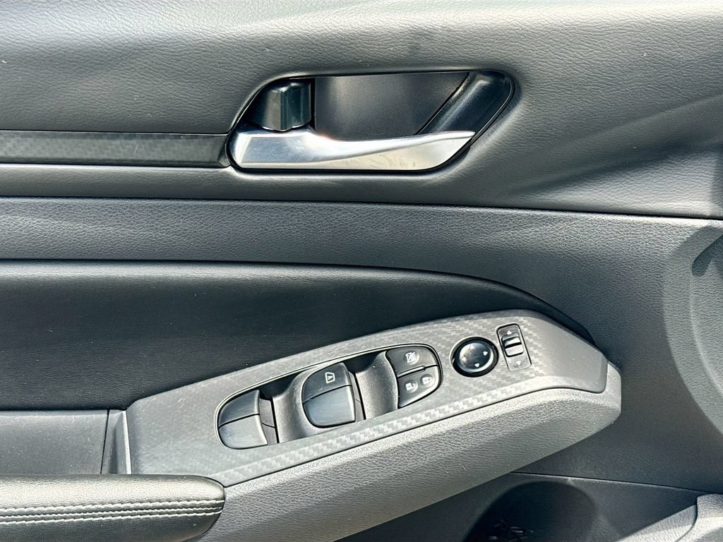 Certified 2025 Nissan Altima 2.5 SV FWD image 18