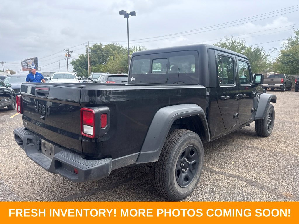 Used 2024 Jeep Gladiator Sport AWD/4WD image 2
