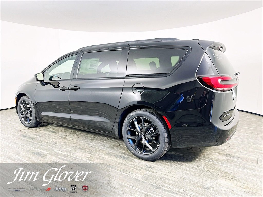 New 2026 Chrysler Pacifica Limited w/ S Appearance Package image 10