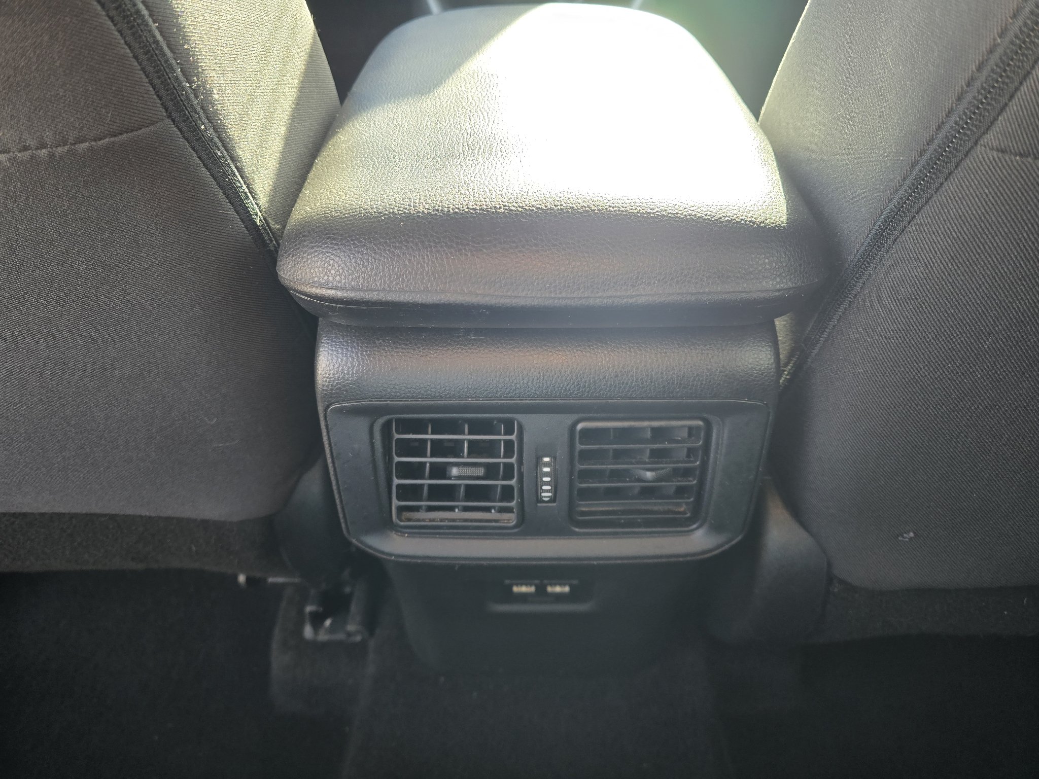 Used 2021 Toyota RAV4 XLE AWD/4WD image 27