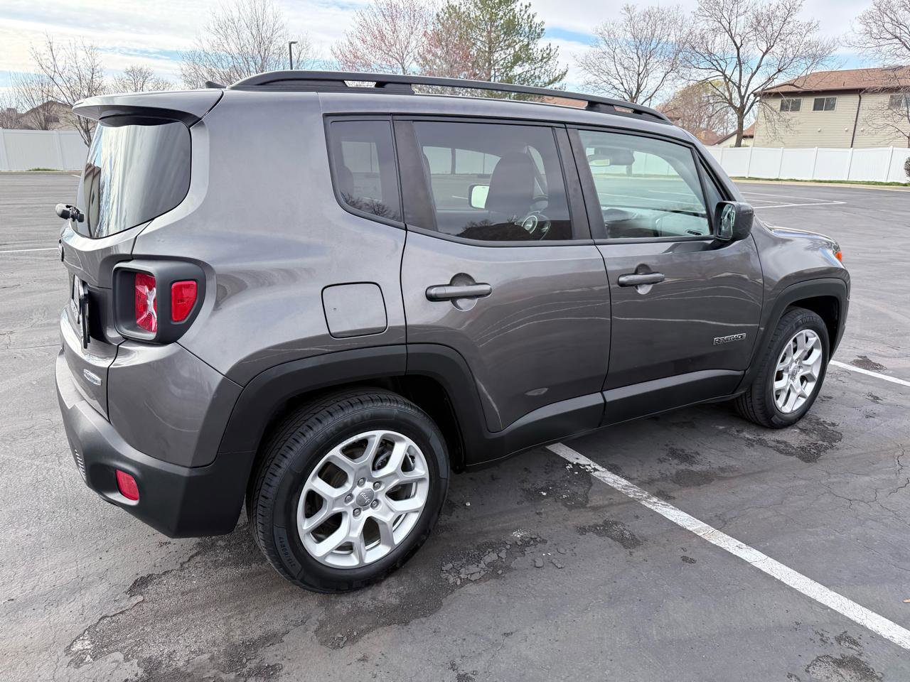 Used 2018 Jeep Renegade Latitude FWD image 5