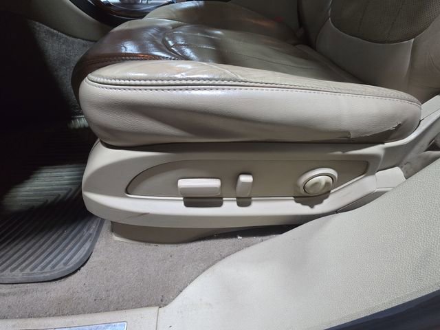 Used 2009 Buick Enclave CXL w/ Driver Confidence Package image 28