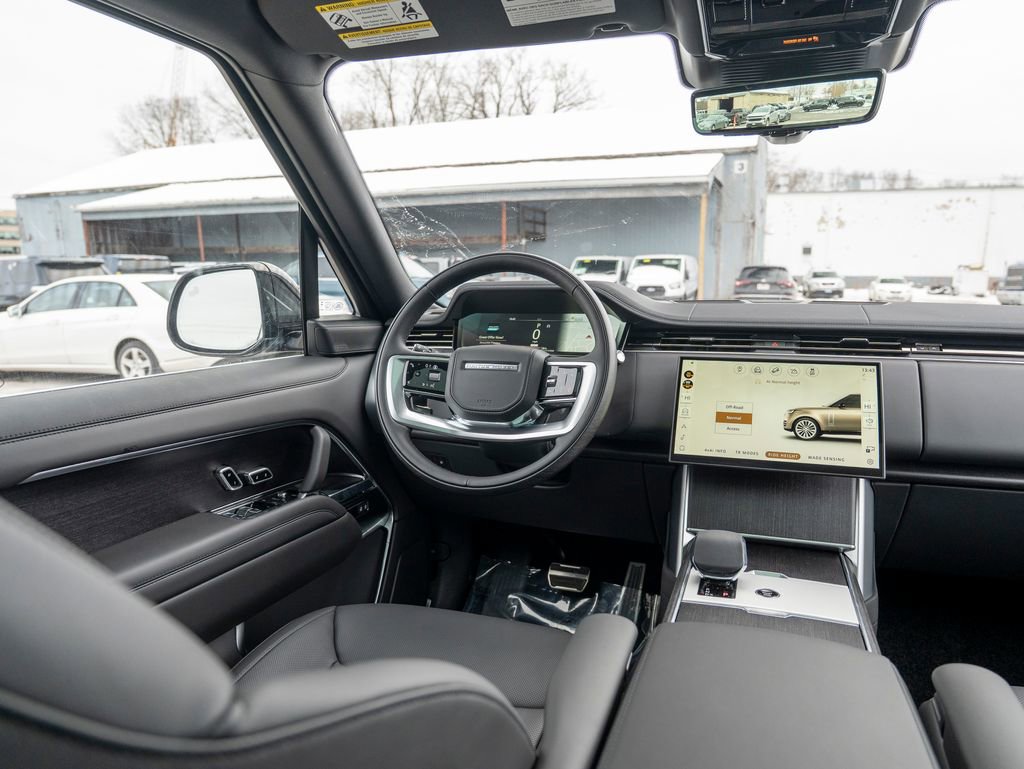 New 2025 Land Rover Range Rover SE image 18